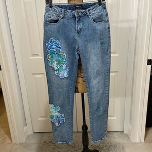 APNY Blue Floral Embroidered Women's Jeans Sz 6